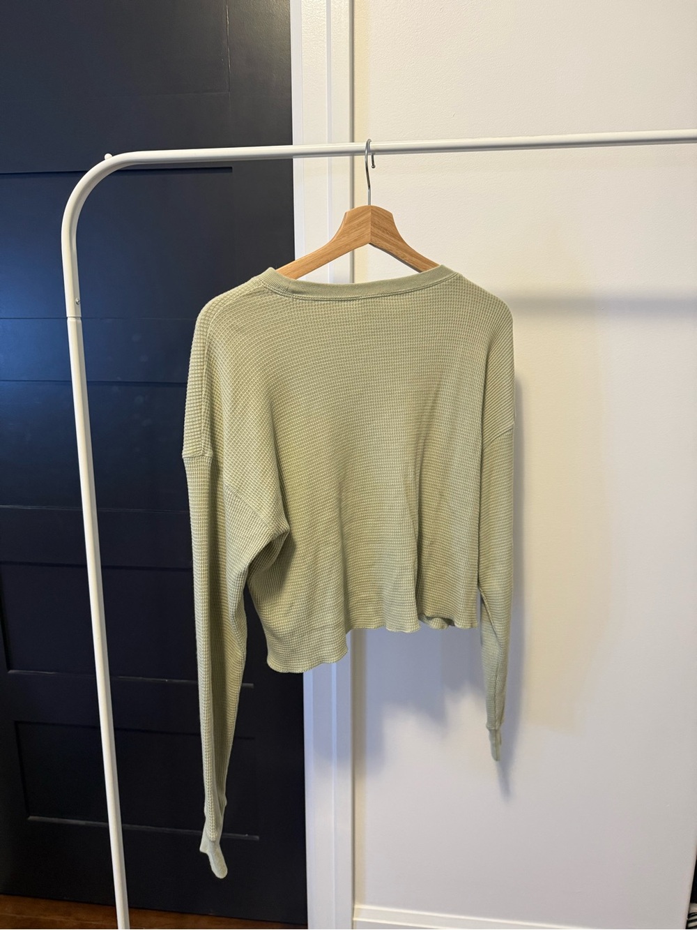 Aritzia TNA Waffle Knit Crew Boxy Long sleeve in Seagrass Green - Picture 9 of 11